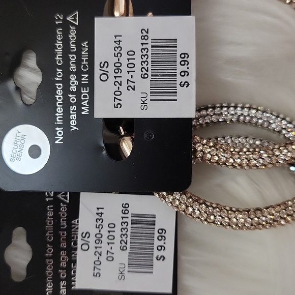 SALE!! Brand New GLITTER HOOP Fashion Earrings-2CT. - Picture 3 of 4